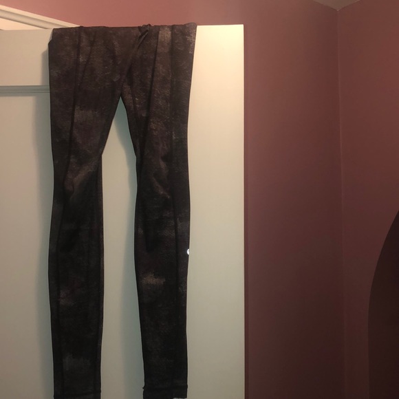 Lululemon snake sequin leggings - Picture 8 of 8